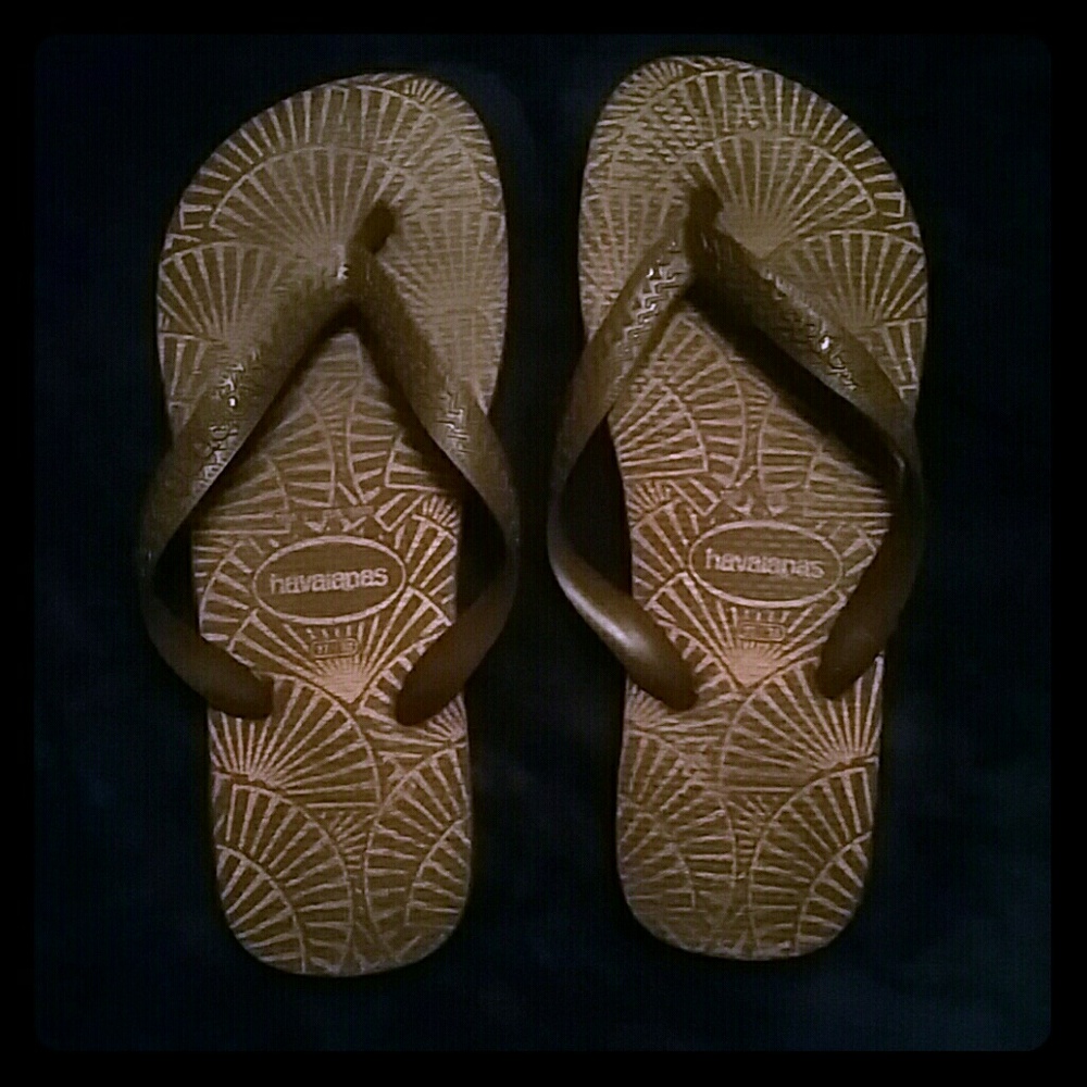 Brown Havianas size 8 flip flops