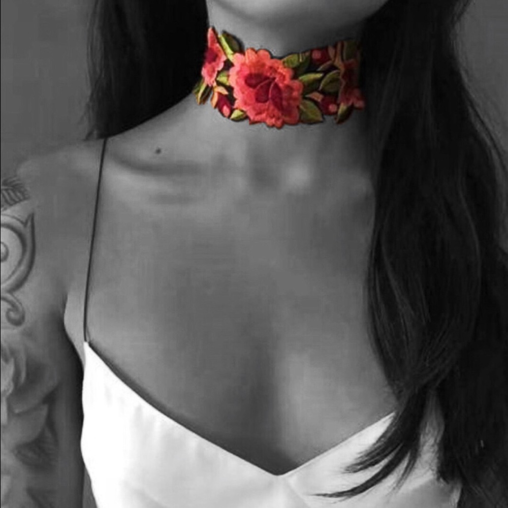 Price Firm ❤️ Boho Steampunk Rose Floral Choker - Picture 3 of 4