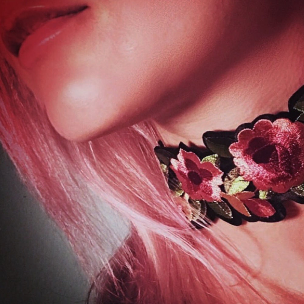 Price Firm ❤️ Boho Steampunk Rose Floral Choker - Picture 2 of 4