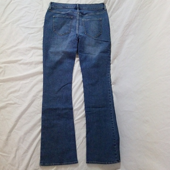 Like new size 4 Old Navy jeans - Picture 2 of 4