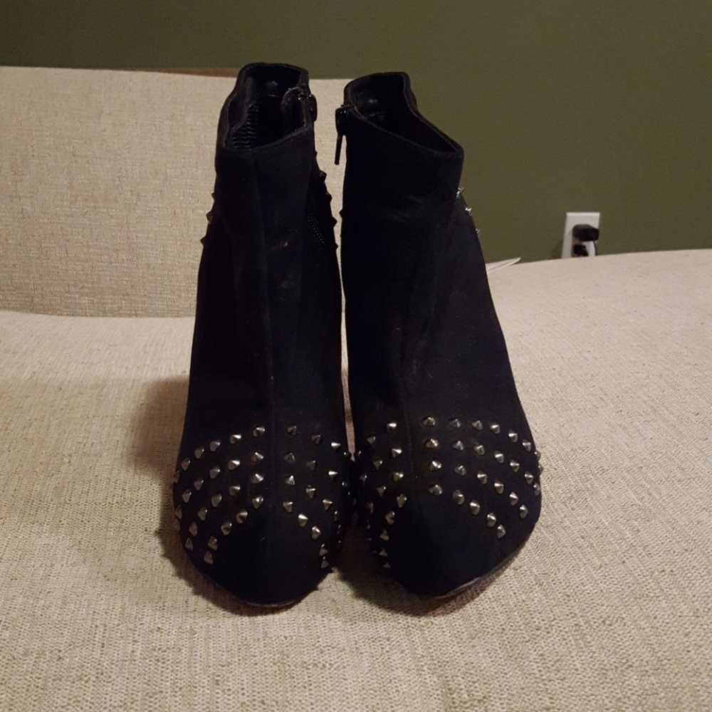 🌟SALE🌟 Aldo black studded booties and/or boots - Picture 2 of 7