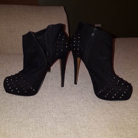 🌟SALE🌟 Aldo black studded booties and/or boots - Picture 4 of 7