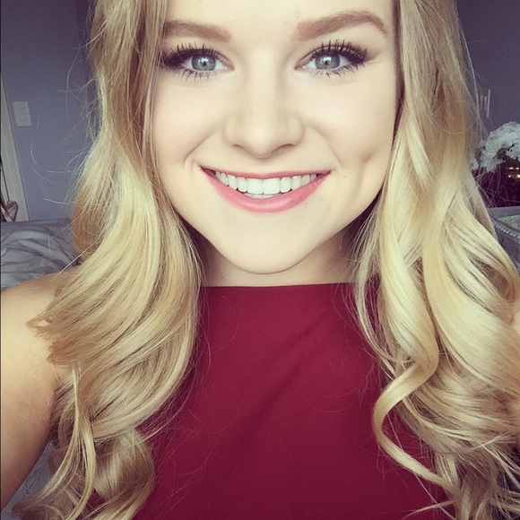 Meet your Posher, Emily - Picture 1 of 1