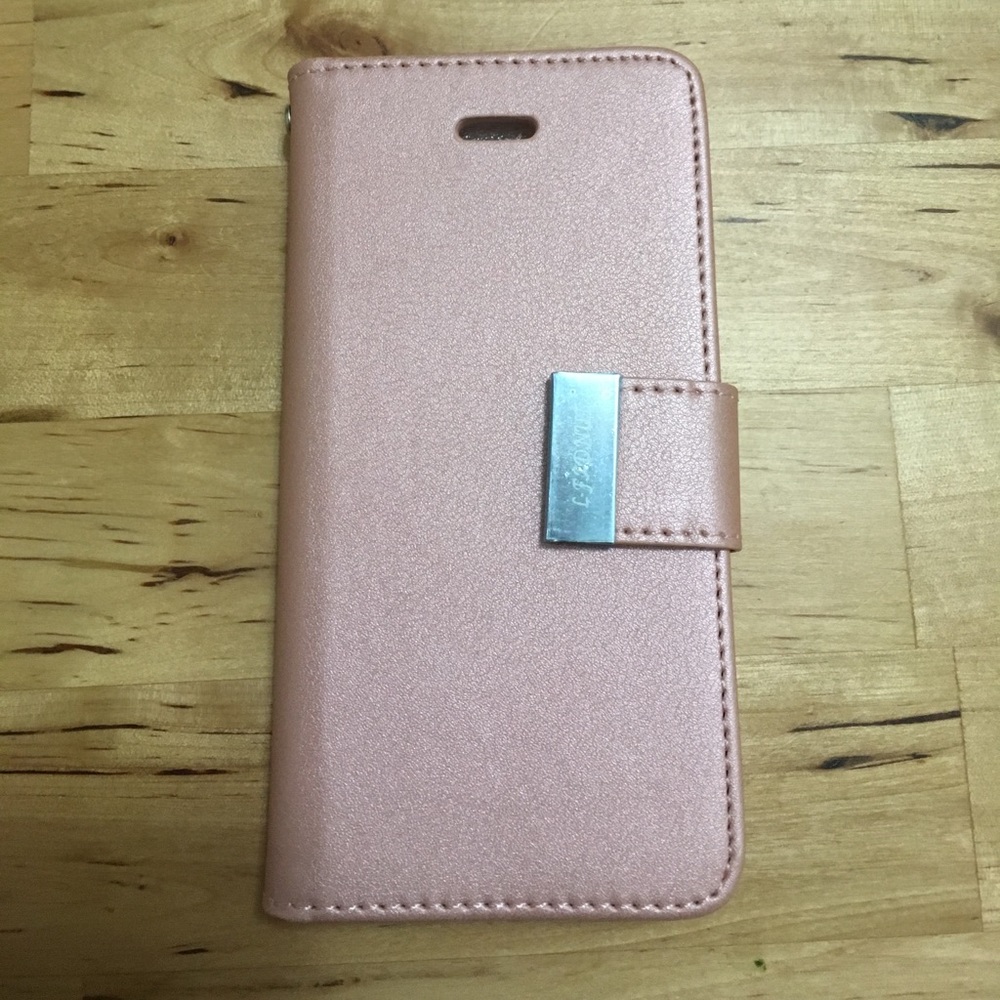 Rose Gold IPhone SE Wallet Case 🌸
