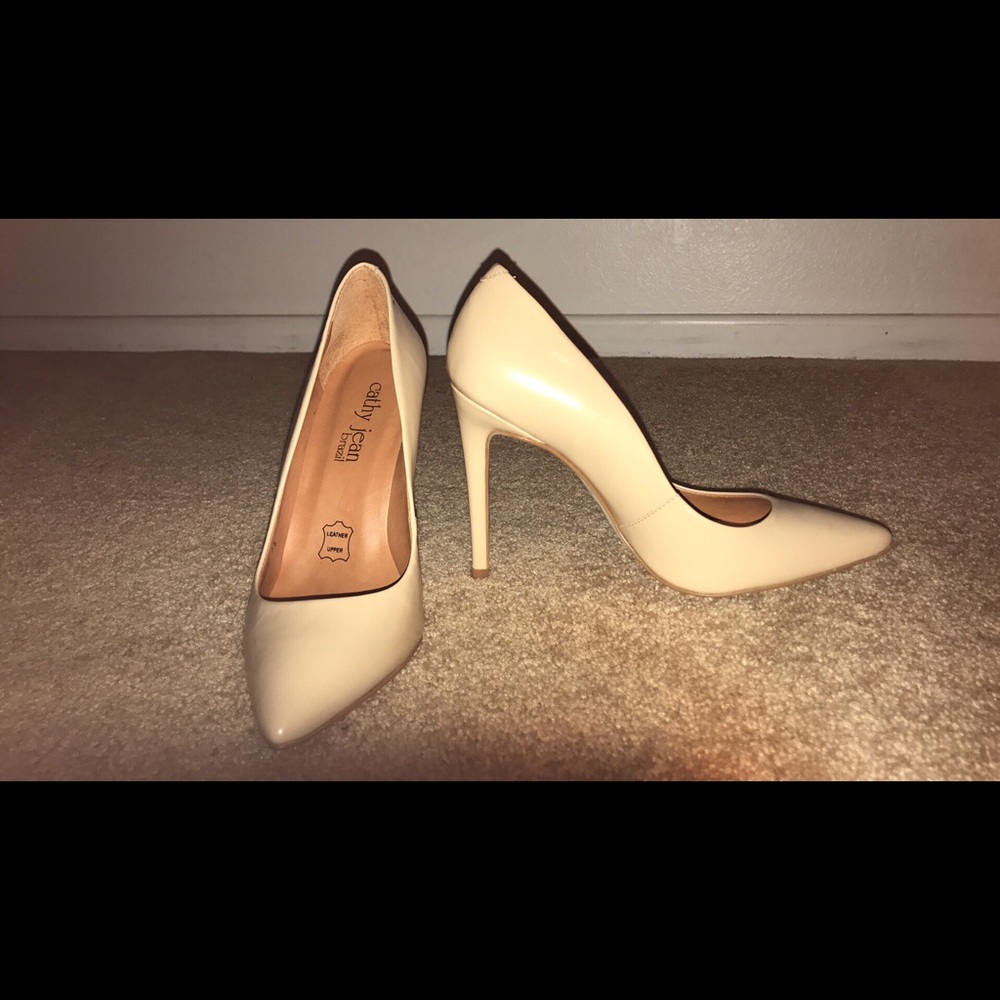 Nude / Beige Pointed Pumps / Heels