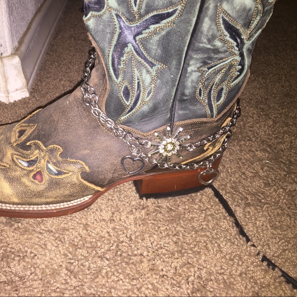 Boot chain from boot barn