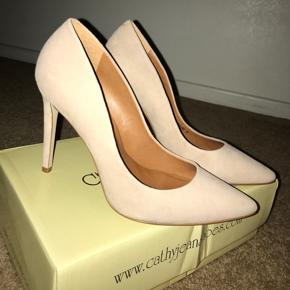 Nude / Tan / Beige Suede Heels / Pumps - Picture 2 of 4