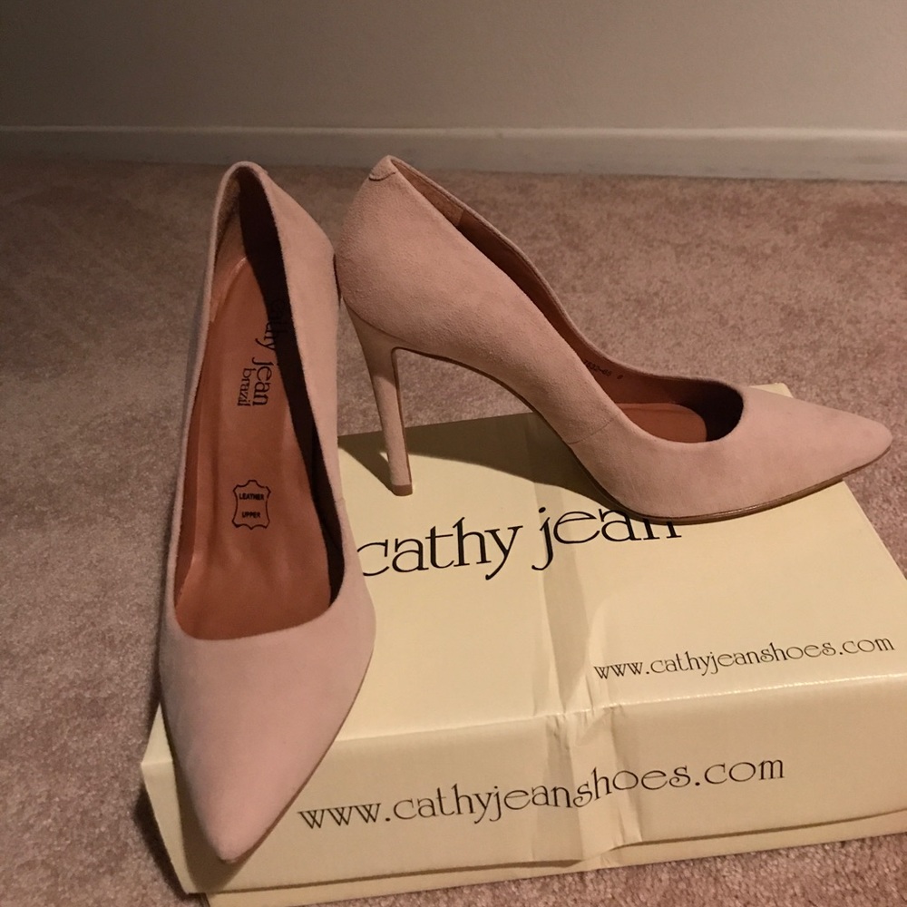 Nude / Tan / Beige Suede Heels / Pumps - Picture 4 of 4