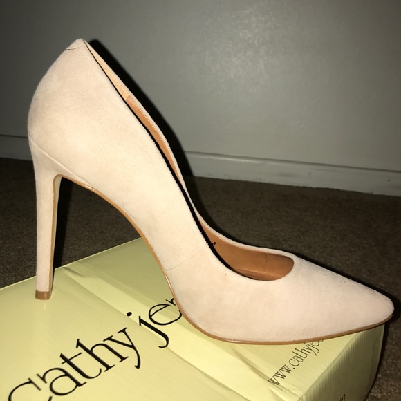 Nude / Tan / Beige Suede Heels / Pumps - Picture 3 of 4