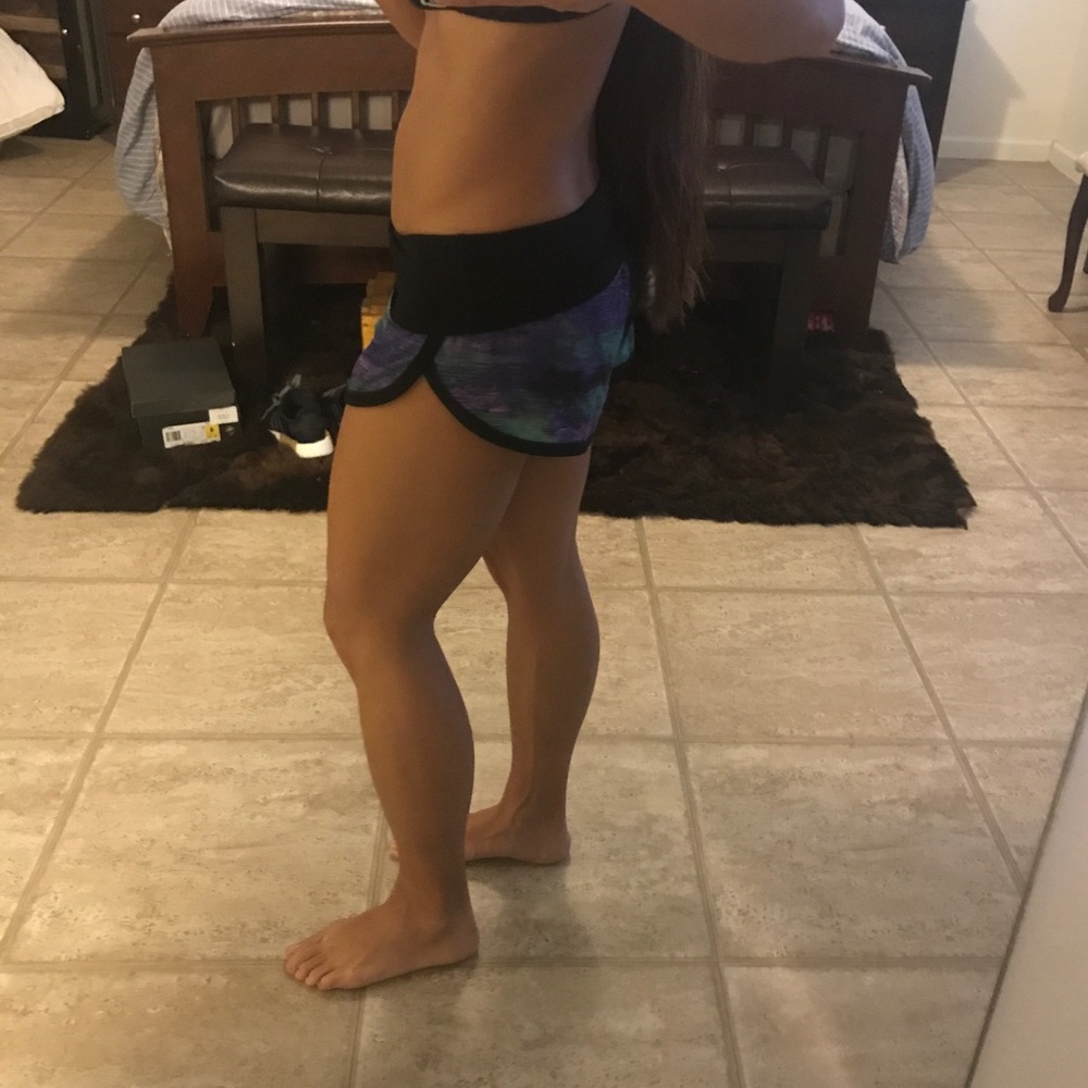 Lululemon Drop it Low Shorts in Rio Nights size 4