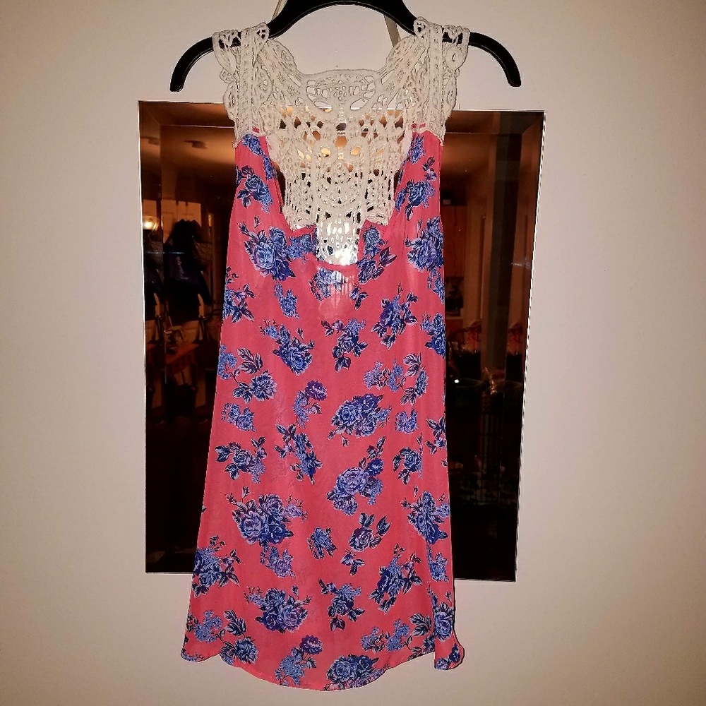 SOLD!    Cute top