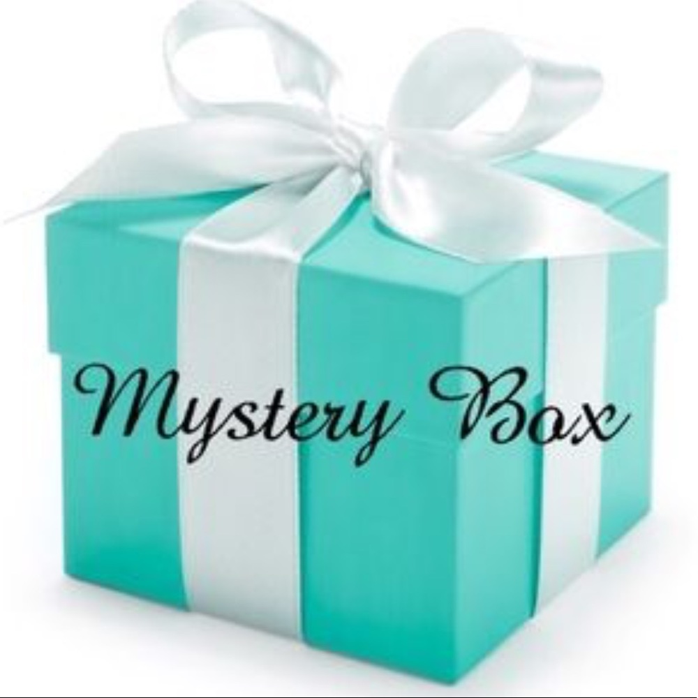 Wholesale 15pcs Women's clothes mystery box