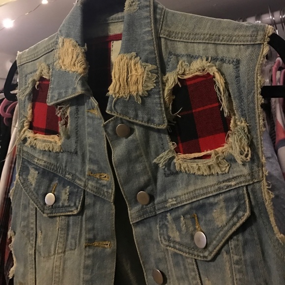 UNIF Distress denim vest size xs - Picture 4 of 4
