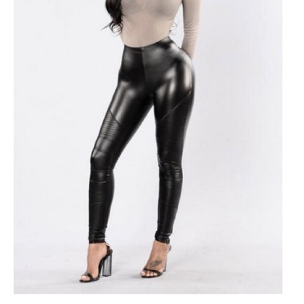 ‼️SALE‼️⭐️ NWT Fashion Nova faux leather leggings