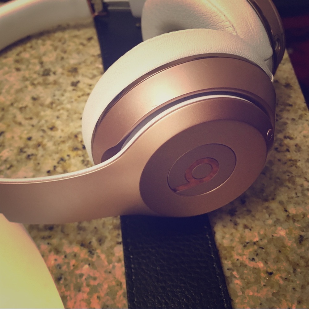 Beats solo version 3 Bluetooth accessibility