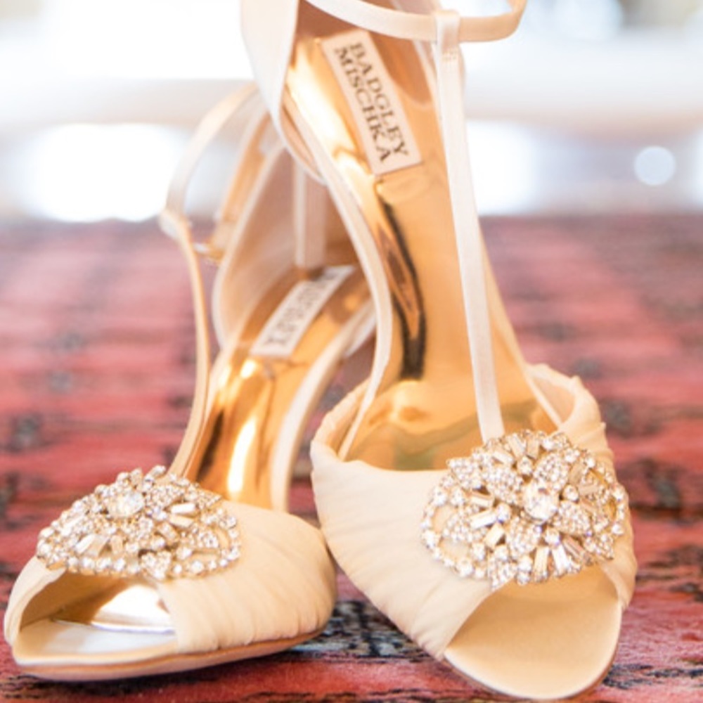 Badgley Mischka gorgeous wedding shoes in ivory