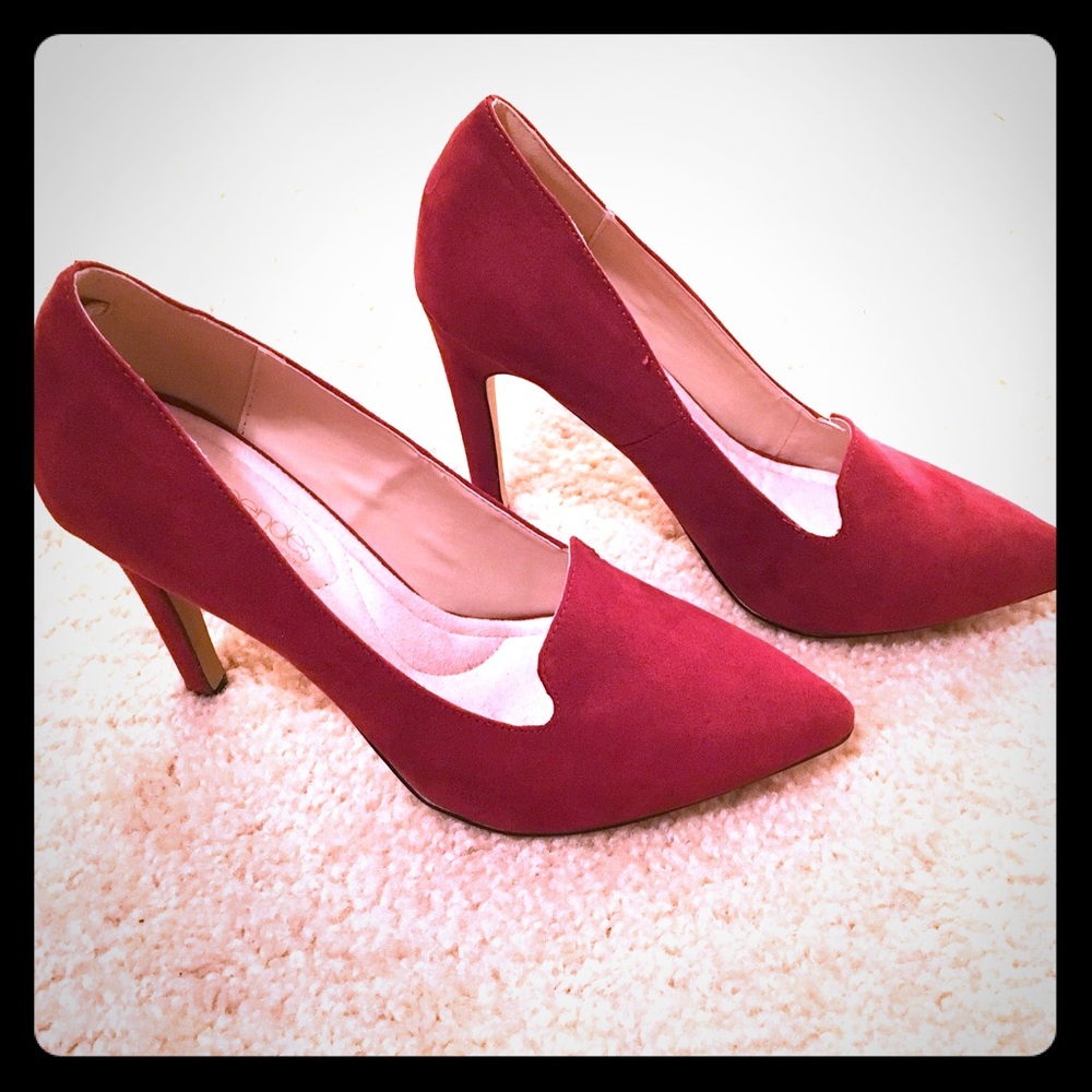 Gorgeous Eva Mendes Faux Suede shoes