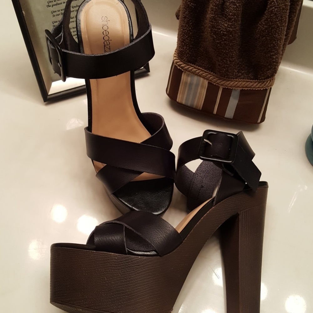 Platform sandals