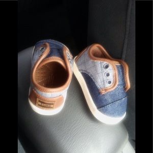 Toms blue baby shoes