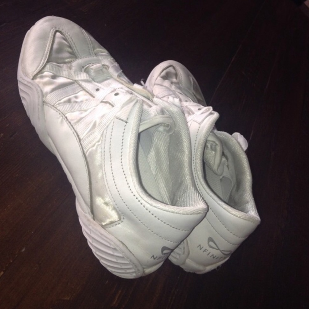 Cheer shoes