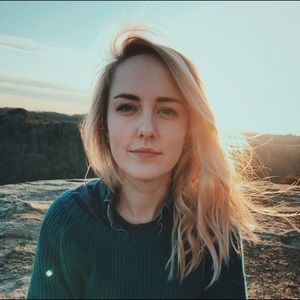 Meet your Posher, Caroline