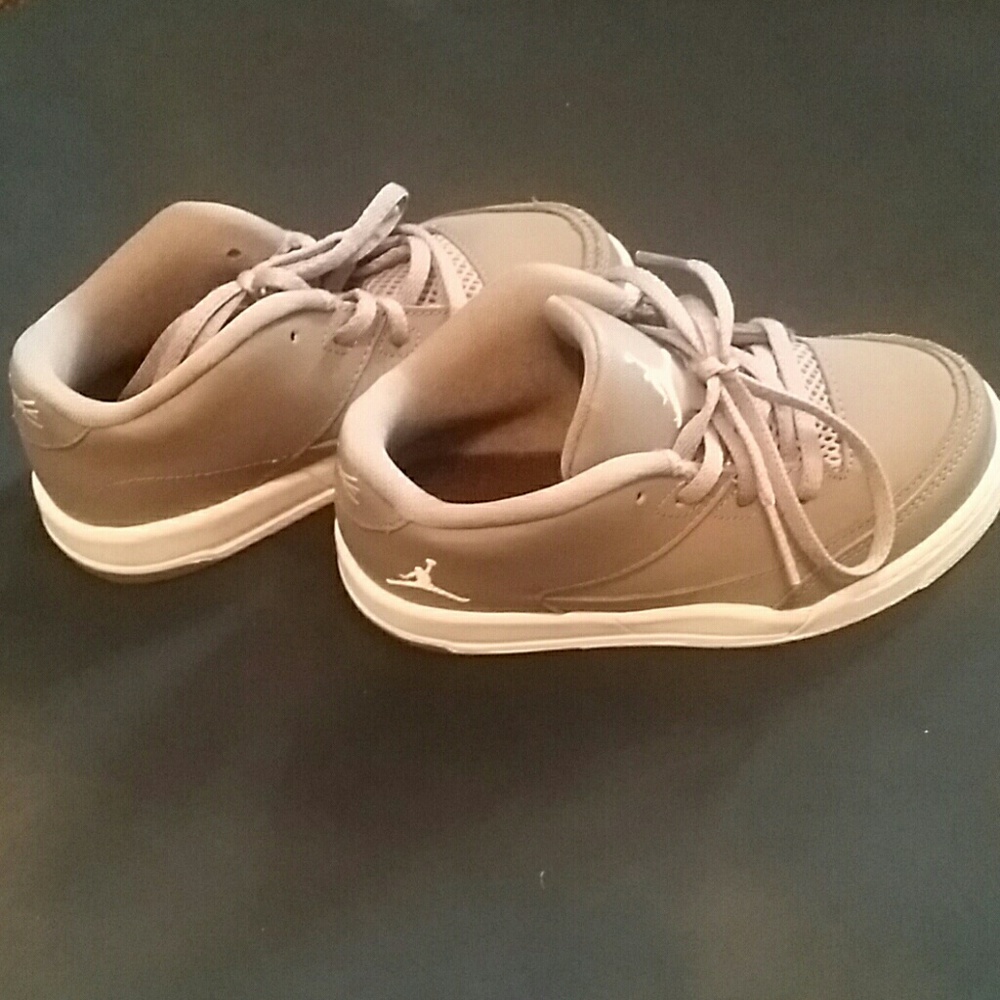Girls Jordans great condition