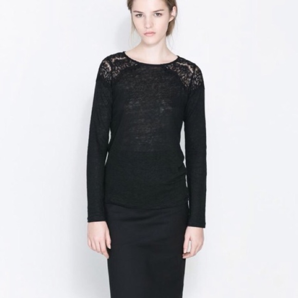 SOLD 🔆 Zara knit top with lace details