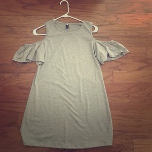 Cold shoulder grey top