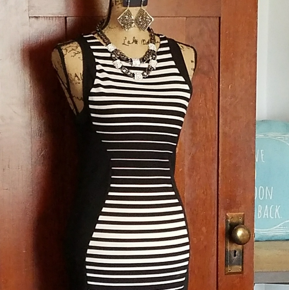 Hour glass dress. Black and white