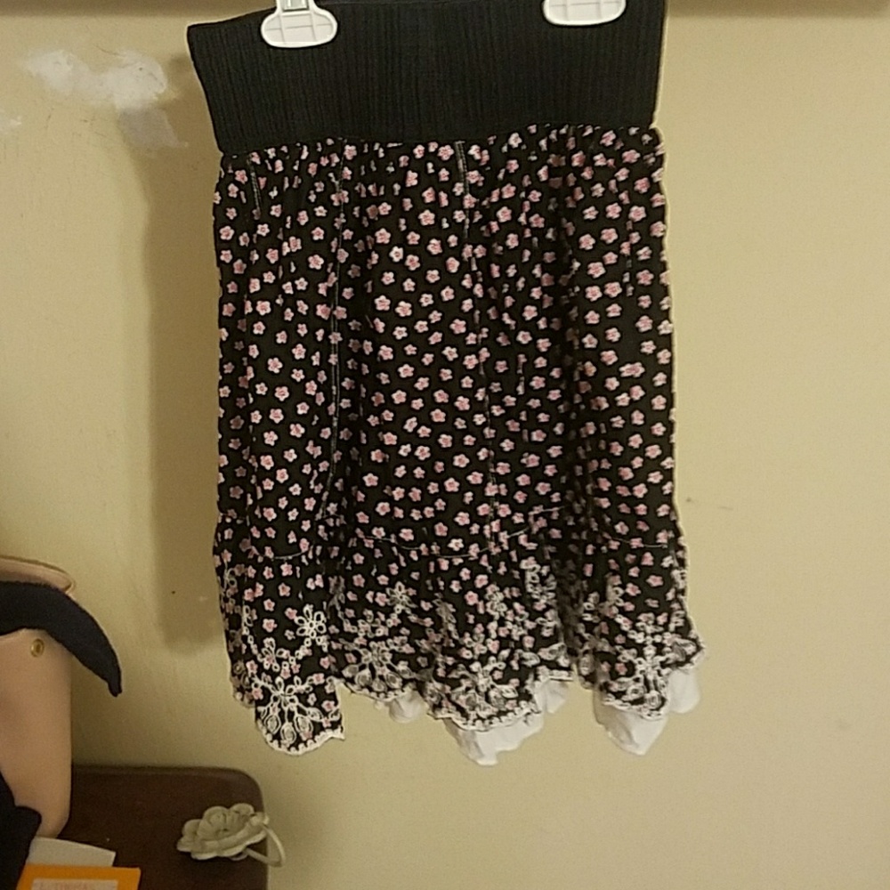 Layered  eyelet  lace flouncy skirt