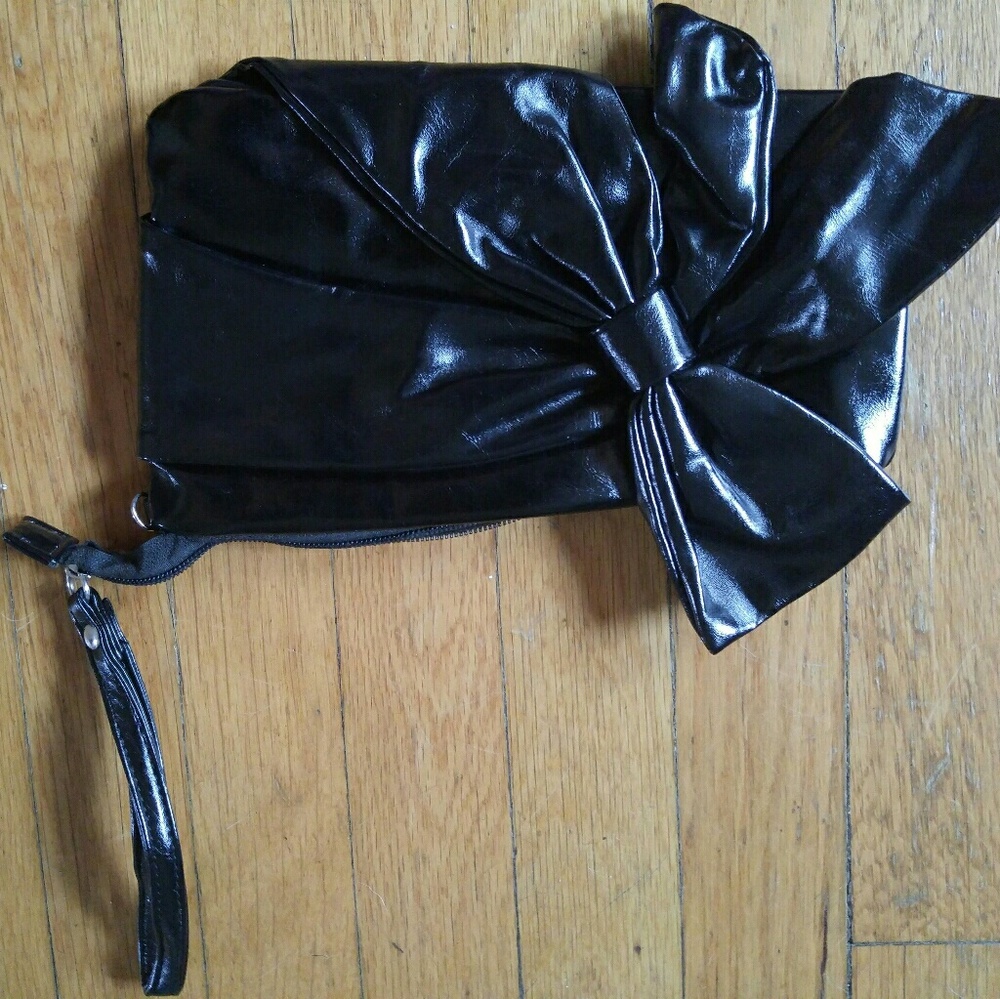 Black clutch/wristlet with bow
