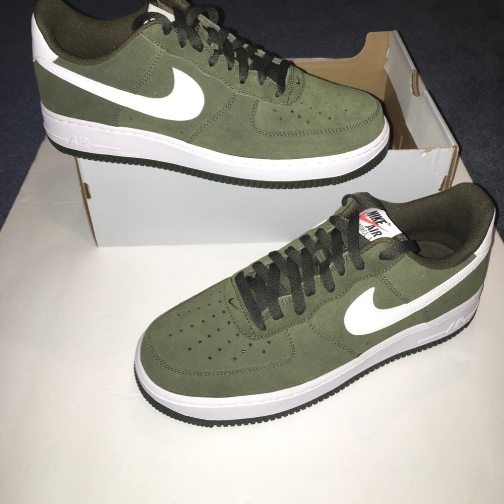 New Nike Air Force 1 size 10 suede olive