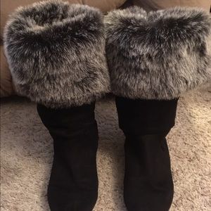 Black fur boots