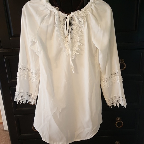 Tops - ♥️😊Absolutely beautiful white tunic🌹