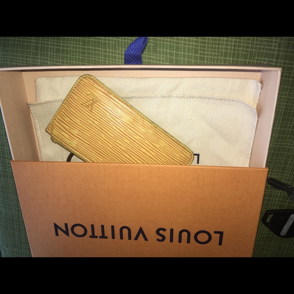 I NEED TO PAY BILLS SALE!! Epi key pouch/ holder