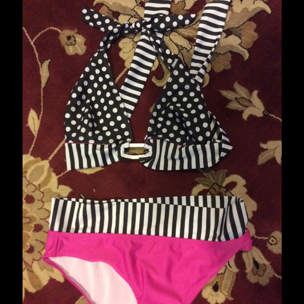 XL swimsuit runs small