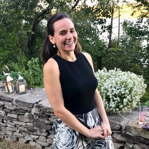 Meet your Posher, Hilary