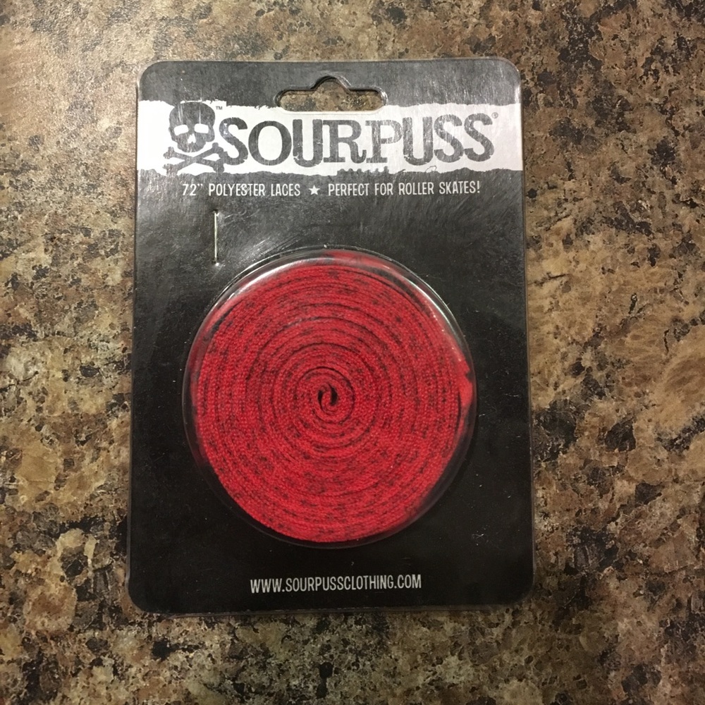 Sourpuss Derby Laces red with skull and crossbones