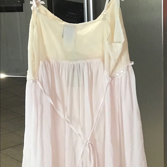 Beautiful Nighty - Picture 2 of 2