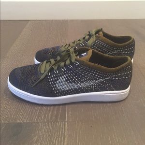 Nike Women's 8.5 Tennis Classic Ultra Flyknit