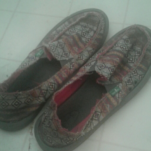 Sanuk slip ons - Picture 1 of 1