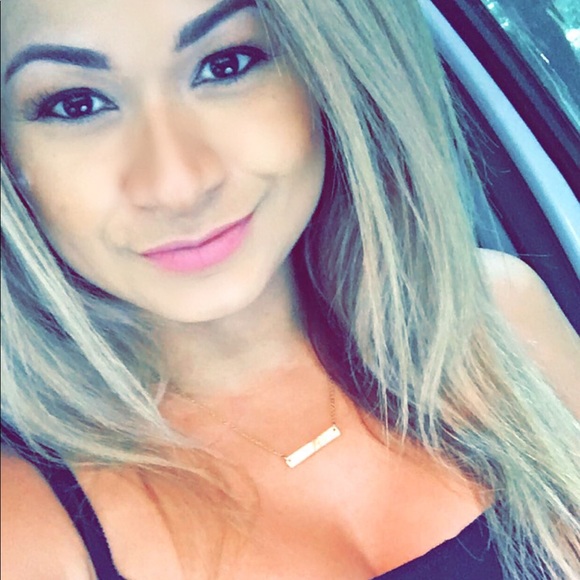 Meet your Posher, Yolanda - Picture 2 of 3