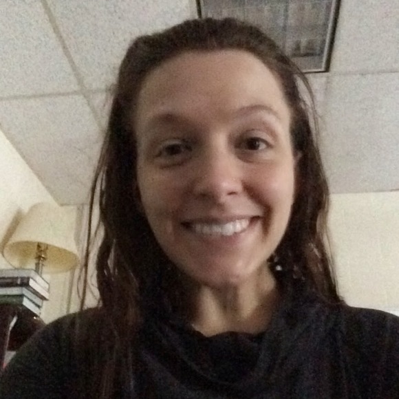 Meet your Posher, Laura - Picture 1 of 1