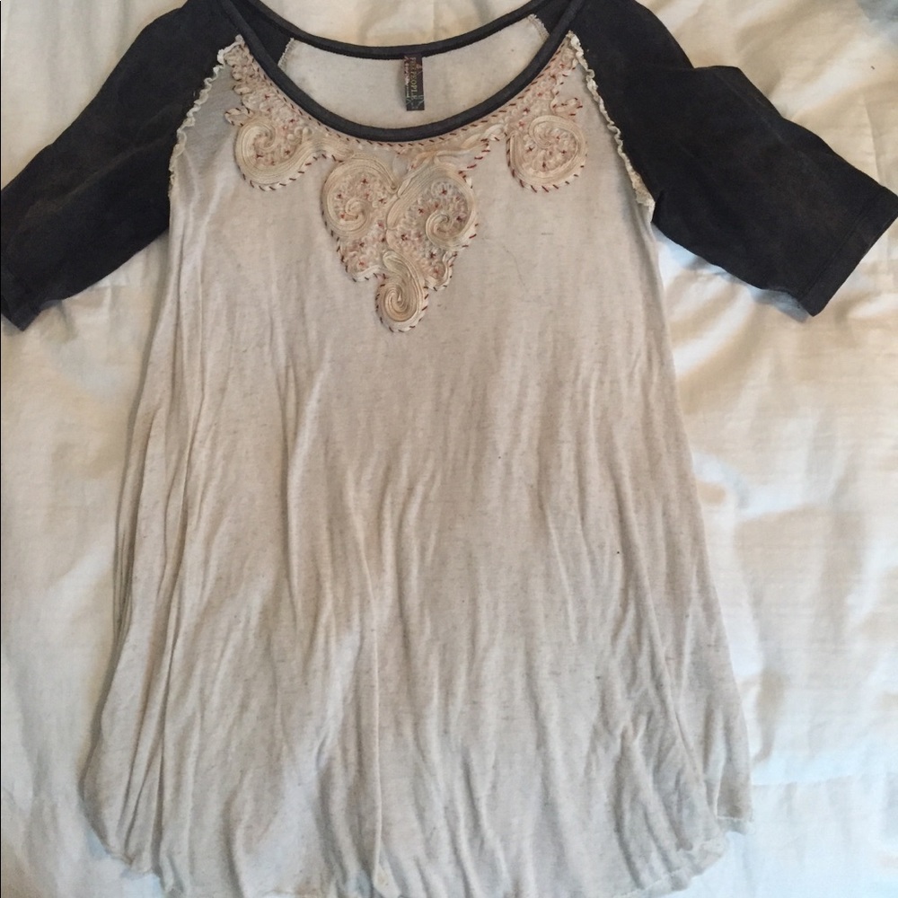 Short sleeved flowy baseball tee with detailing