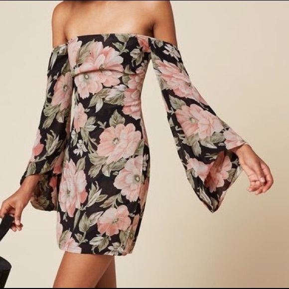 Reformation Dresses & Skirts - Reformation off-the-shoulder Casanova dress