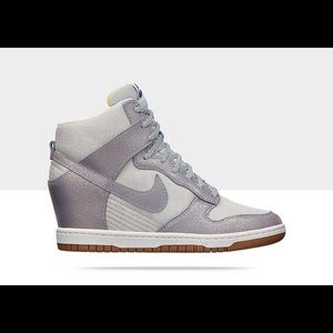 NIKE DUNK SKY HI VINTAGE SNEAKER