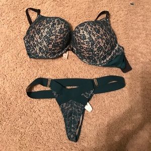 NWT Bombshell Bra 34D & Matching Thong Small