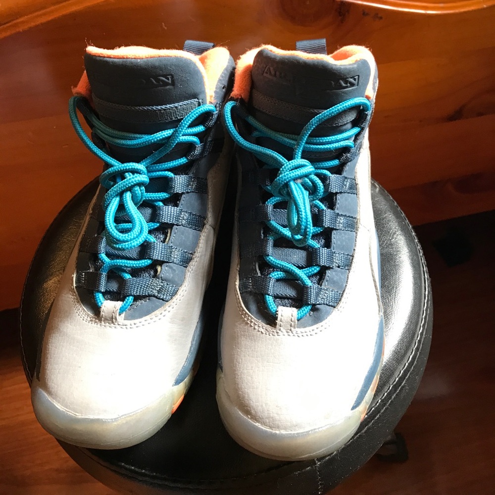 Retro Jordan 10s "bobcats" SIZE4