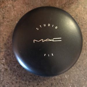 MAC Studio Fix Powder Foundation NW30