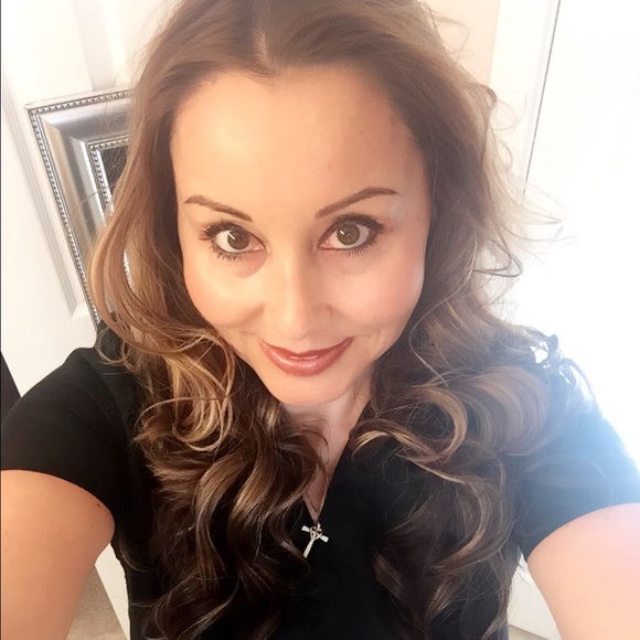 ⚡️⚡️Meet your posher⚡️⚡️ - Picture 2 of 8